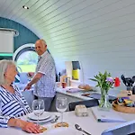 Hollins Farm - Dog Friendly, Self Catering *