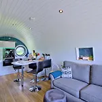Hollins Farm - Dog Friendly, Self Catering 롯지 *