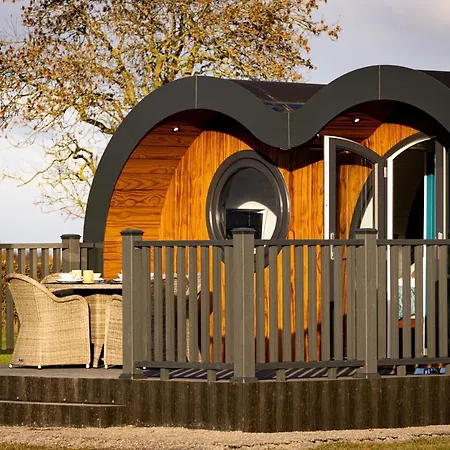 Hollins Farm - Dog Friendly, Self Catering