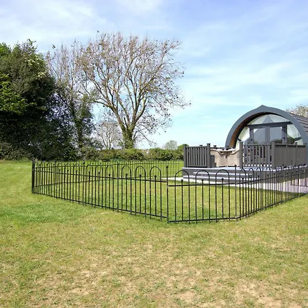 Hollins Farm - Dog Friendly, Self Catering *