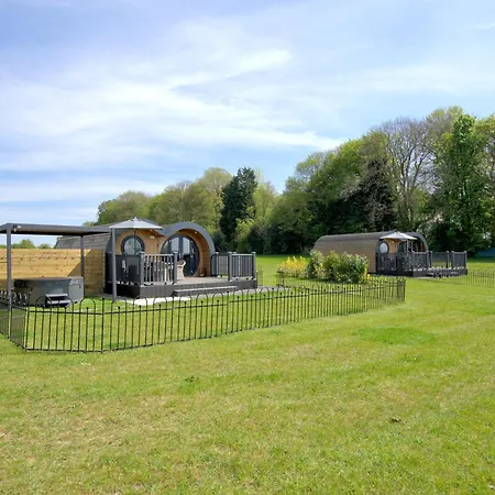Hollins Farm - Dog Friendly, Self Catering