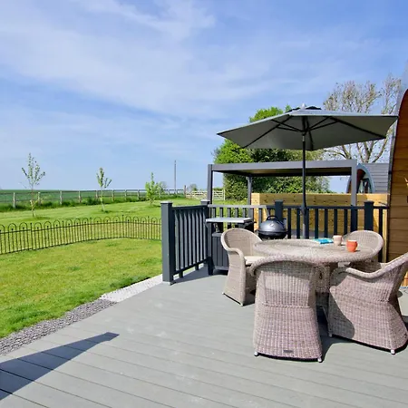 Hollins Farm - Dog Friendly, Self Catering *