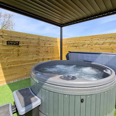 Hollins Farm - Dog Friendly, Self Catering 내어스버러
